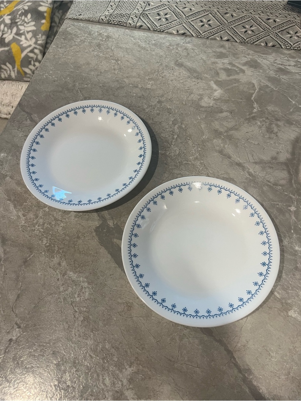 VTG. Corelle Snowflake Garland Salad Plate Set(2)